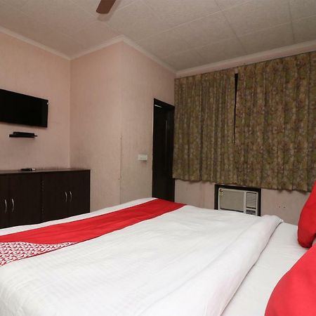 Oyo 24672 Bharat Guest House Делхи Екстериор снимка