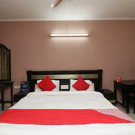 Oyo 24672 Bharat Guest House Делхи Екстериор снимка