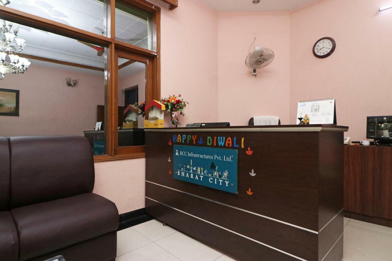 Oyo 24672 Bharat Guest House Делхи Екстериор снимка