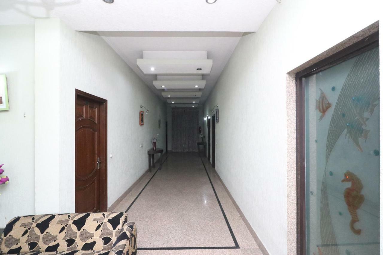 Oyo 24672 Bharat Guest House Делхи Екстериор снимка