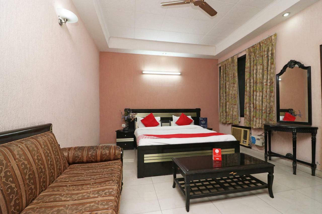 Oyo 24672 Bharat Guest House Делхи Екстериор снимка