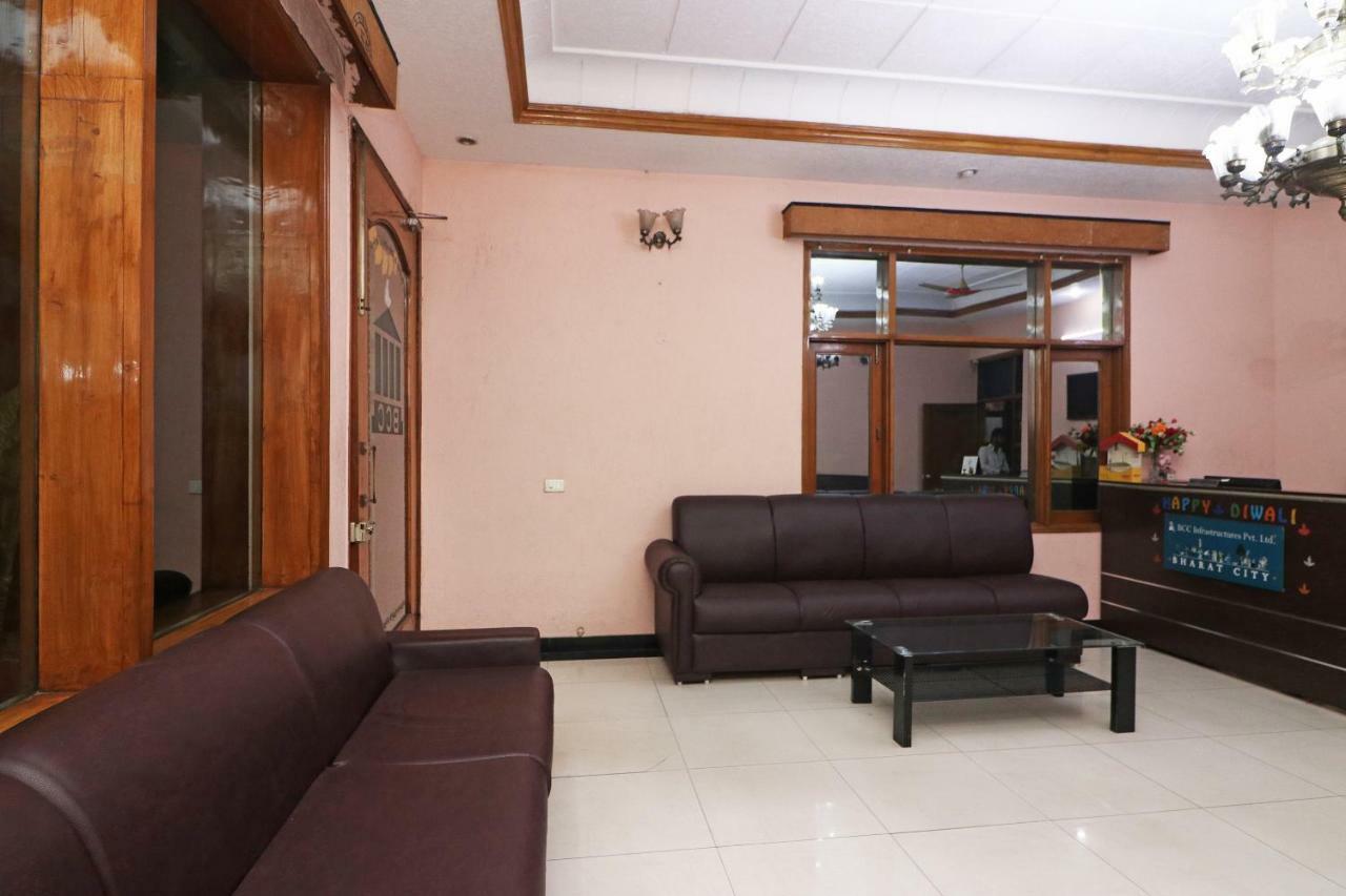 Oyo 24672 Bharat Guest House Делхи Екстериор снимка
