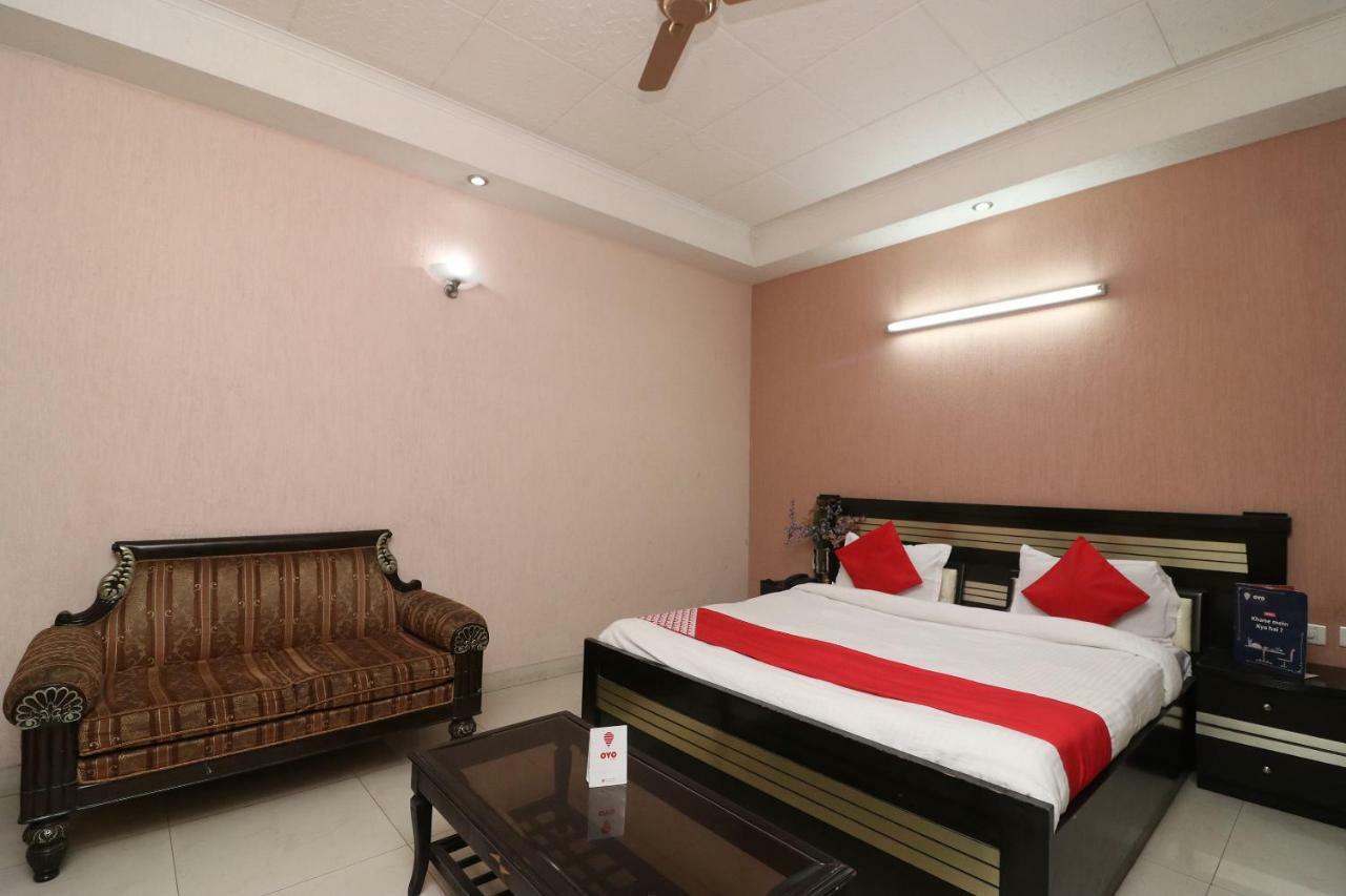 Oyo 24672 Bharat Guest House Делхи Екстериор снимка