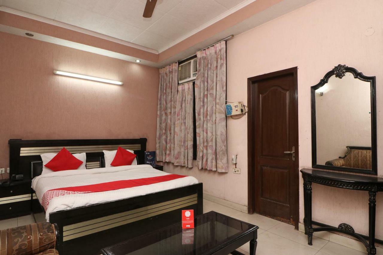 Oyo 24672 Bharat Guest House Делхи Екстериор снимка