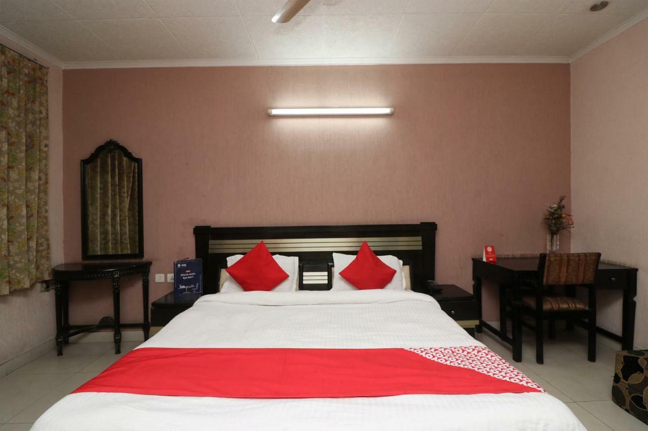 Oyo 24672 Bharat Guest House Делхи Екстериор снимка